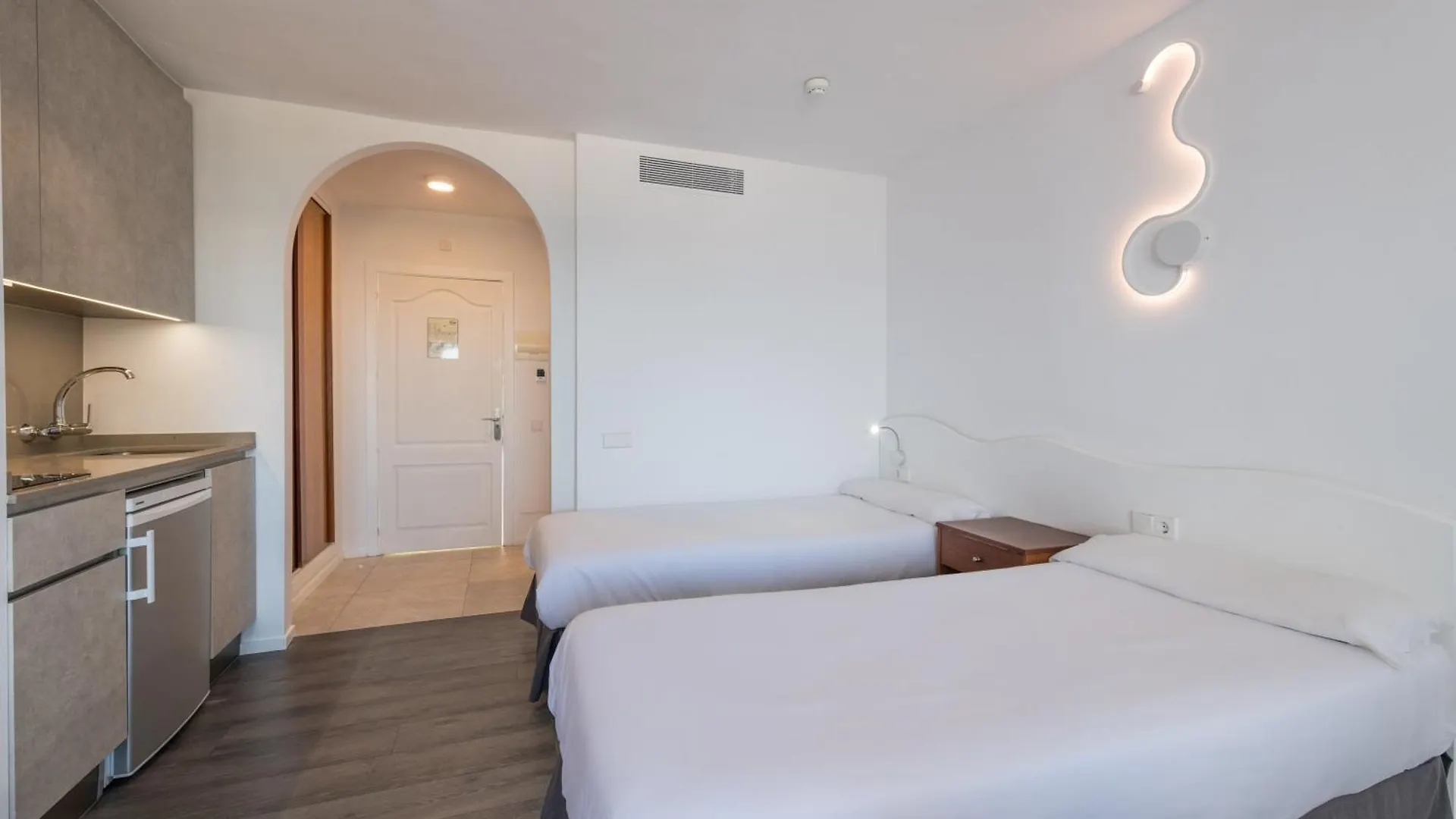 سان أنطونيو Apartamentos La Kiki 2*, سان أنطونيو إسبانيا
